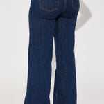 Curvy baddie Jean