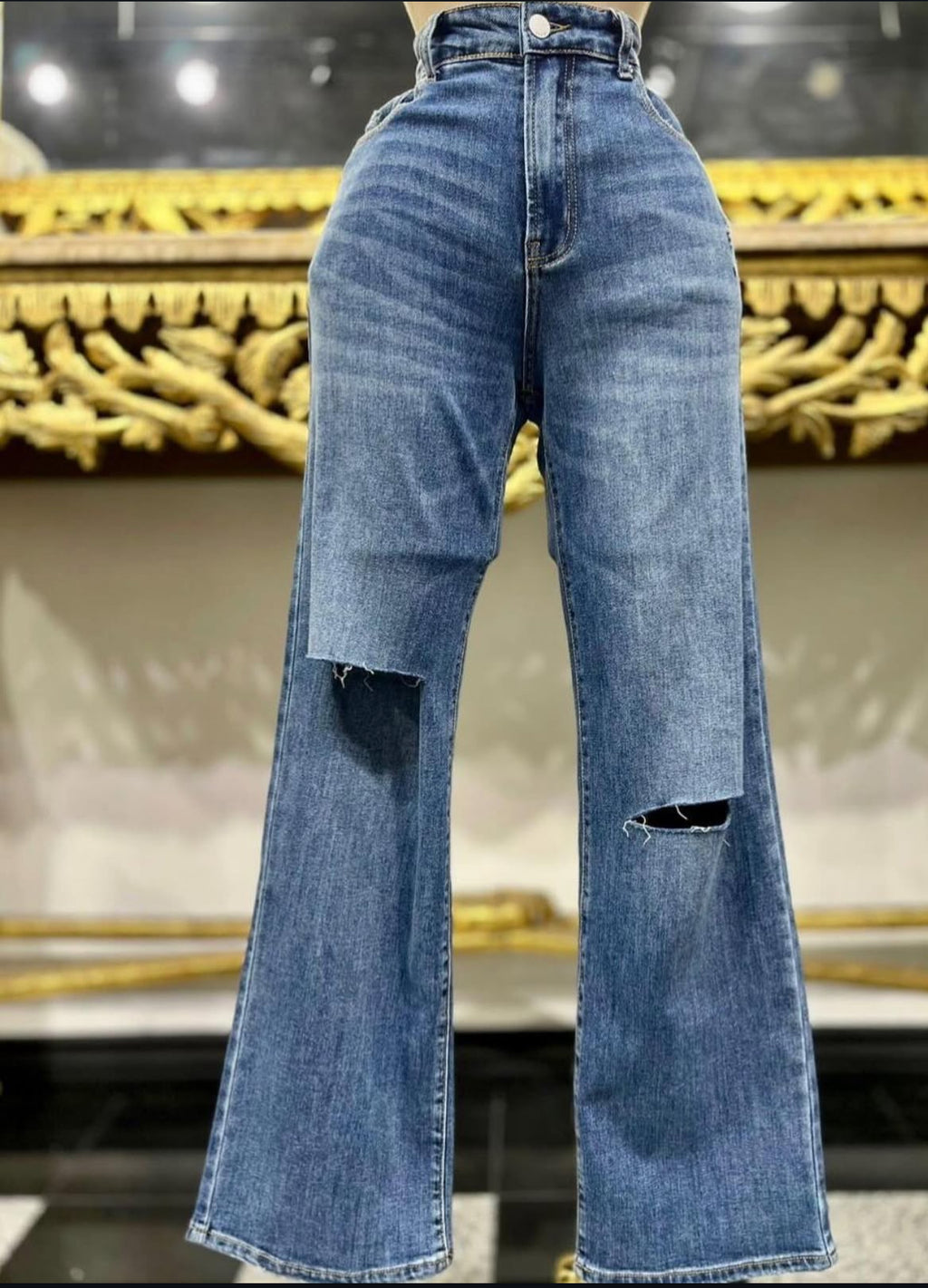 Knee distressed everyday Jean